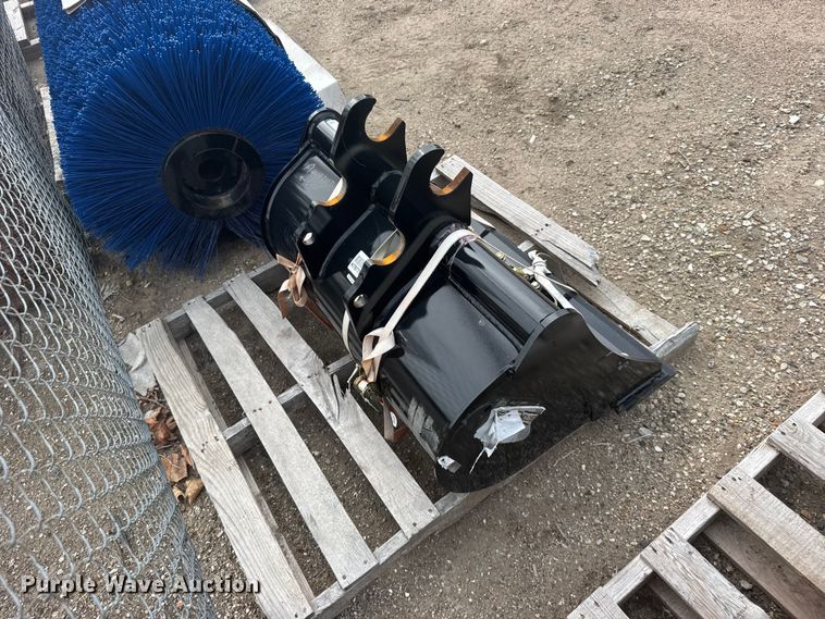 image for item DY3116 Land Pride K7877B Mini excavator bucket