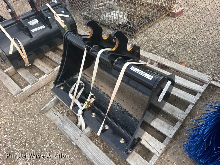 image for item DY3116 Land Pride K7877B Mini excavator bucket