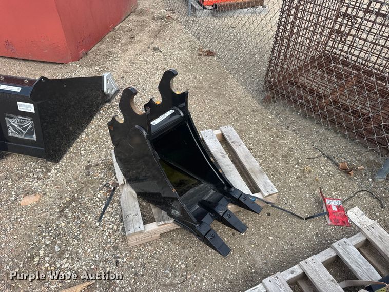 Mini excavator bucket