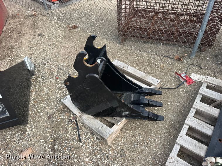 image for item DY3118 Mini excavator bucket