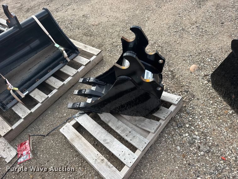 image for item DY3118 Mini excavator bucket