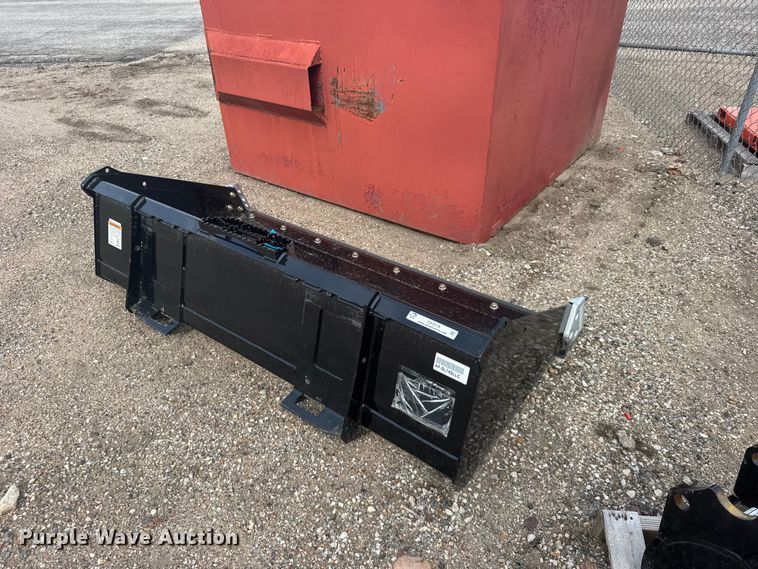 Skid steer bucket