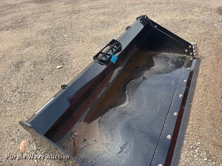 image for item DY3119 Skid steer bucket