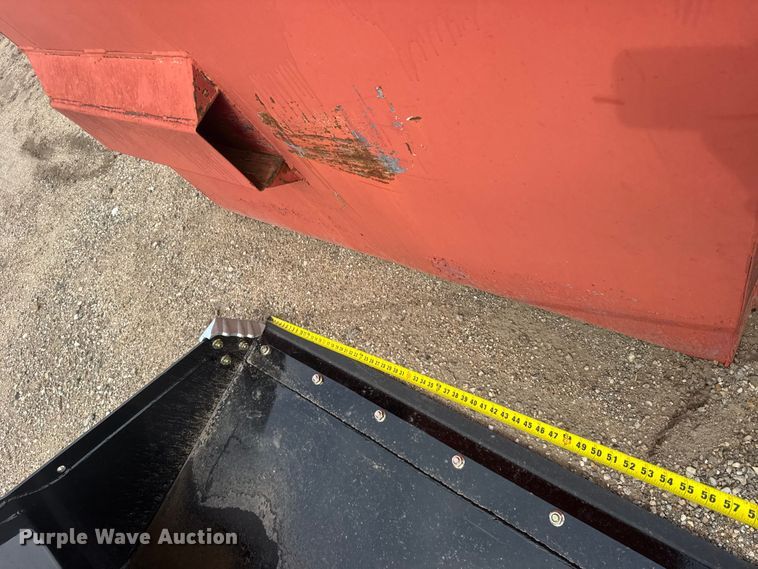image for item DY3119 Skid steer bucket