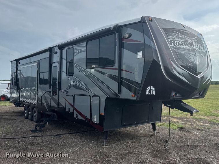 image for item DY3123 2015 Heartland Road Warrior 4020 toy hauler camper