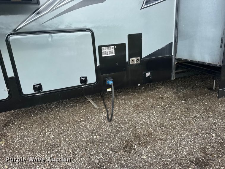 image for item DY3123 2015 Heartland Road Warrior 4020 toy hauler camper