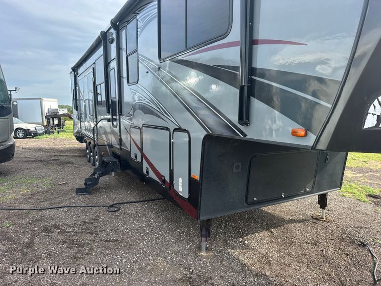 image for item DY3123 2015 Heartland Road Warrior 4020 toy hauler camper