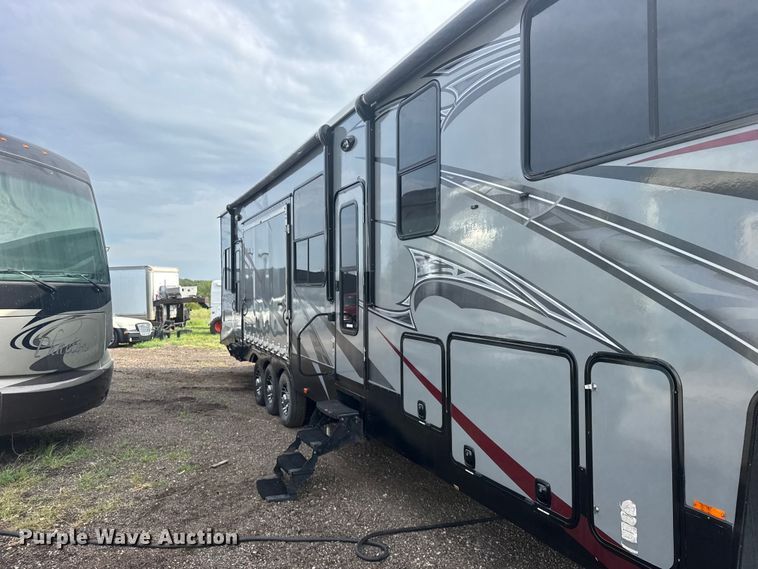 image for item DY3123 2015 Heartland Road Warrior 4020 toy hauler camper