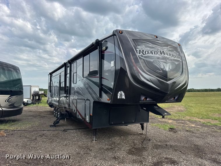 image for item DY3123 2015 Heartland Road Warrior 4020 toy hauler camper