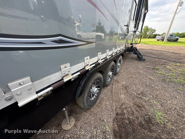 image for item DY3123 2015 Heartland Road Warrior 4020 toy hauler camper