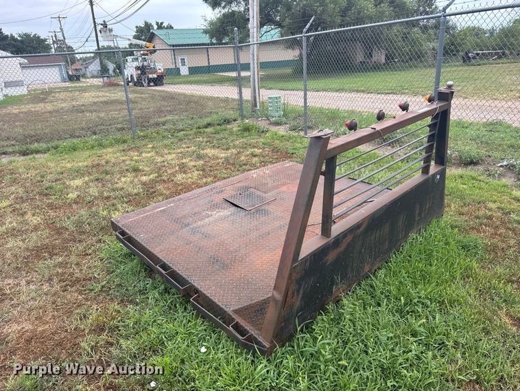 image for item DY3128 Pickup truck flatbed
