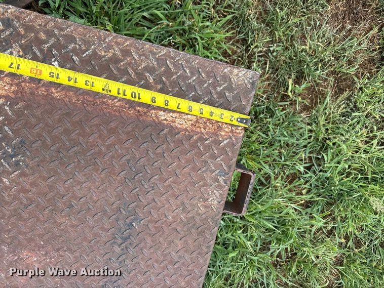 image for item DY3128 Pickup truck flatbed