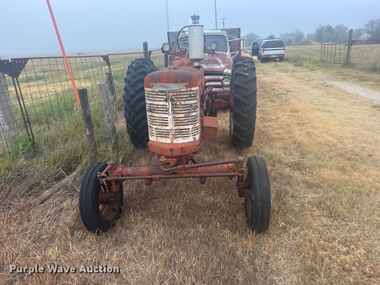 image for item DY3149 1948 International Harvester  Farmall H tractor
