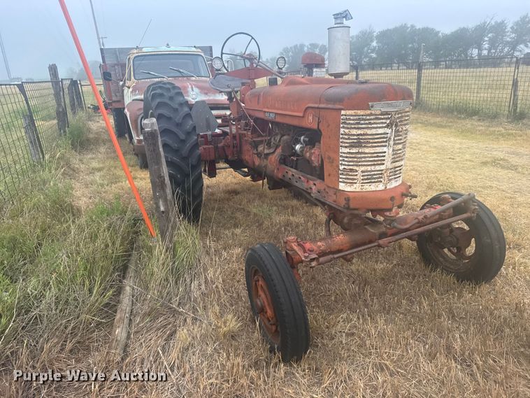 image for item DY3149 1948 International Harvester  Farmall H tractor