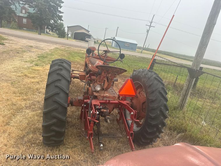 image for item DY3149 1948 International Harvester  Farmall H tractor