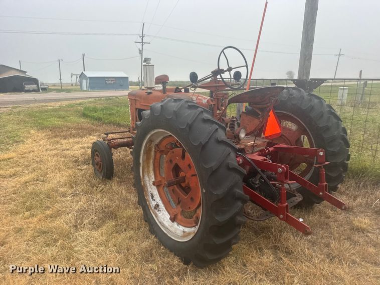 image for item DY3149 1948 International Harvester  Farmall H tractor