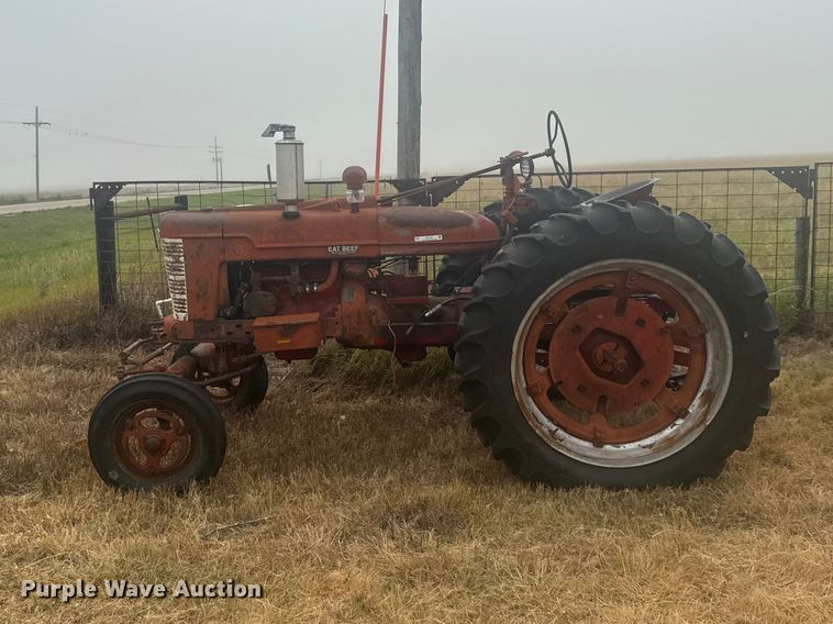 image for item DY3149 1948 International Harvester  Farmall H tractor