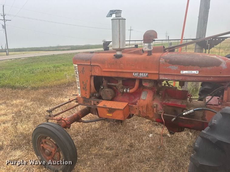 image for item DY3149 1948 International Harvester  Farmall H tractor