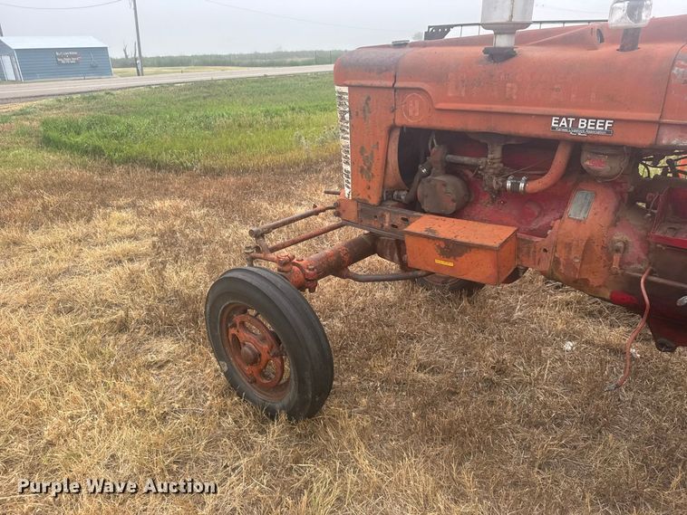 image for item DY3149 1948 International Harvester  Farmall H tractor