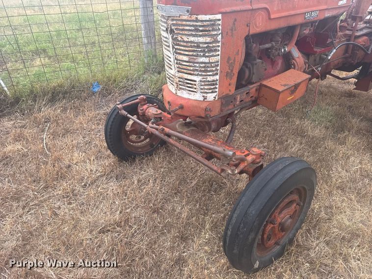 image for item DY3149 1948 International Harvester  Farmall H tractor