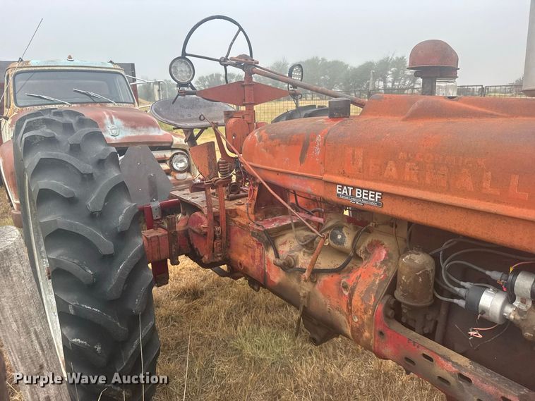 image for item DY3149 1948 International Harvester  Farmall H tractor