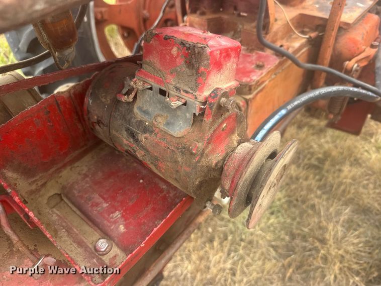 image for item DY3149 1948 International Harvester  Farmall H tractor