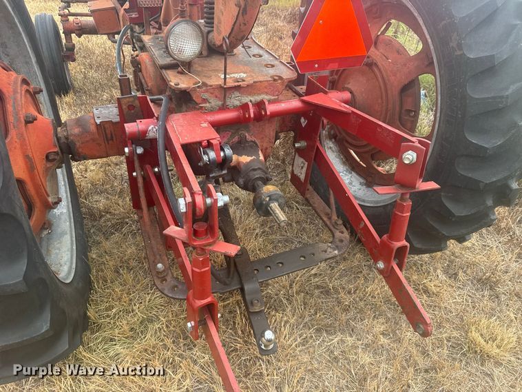 image for item DY3149 1948 International Harvester  Farmall H tractor