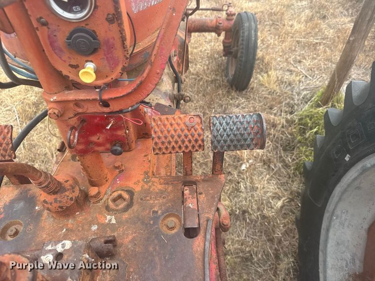 image for item DY3149 1948 International Harvester  Farmall H tractor