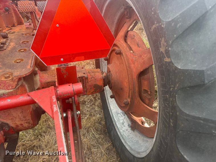 image for item DY3149 1948 International Harvester  Farmall H tractor