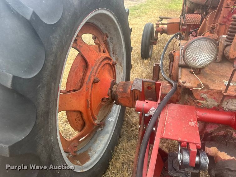 image for item DY3149 1948 International Harvester  Farmall H tractor