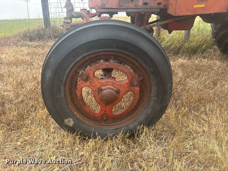image for item DY3149 1948 International Harvester  Farmall H tractor