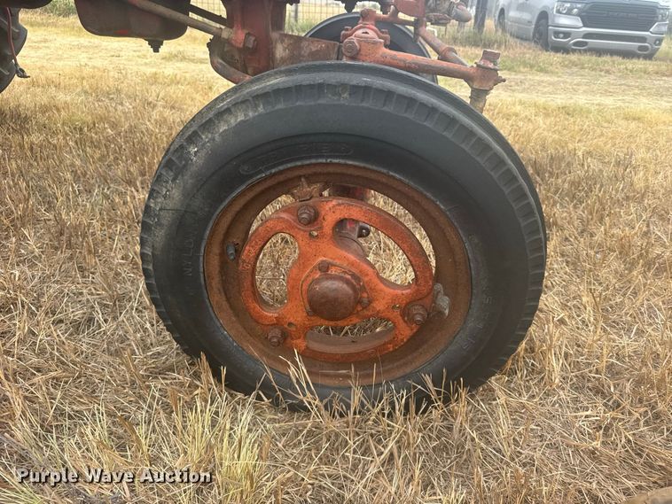 image for item DY3149 1948 International Harvester  Farmall H tractor