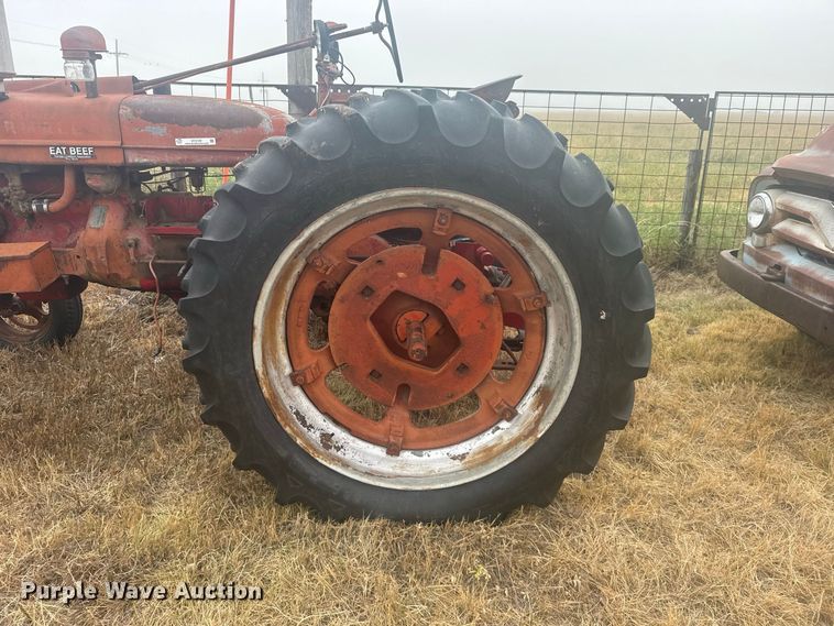 image for item DY3149 1948 International Harvester  Farmall H tractor
