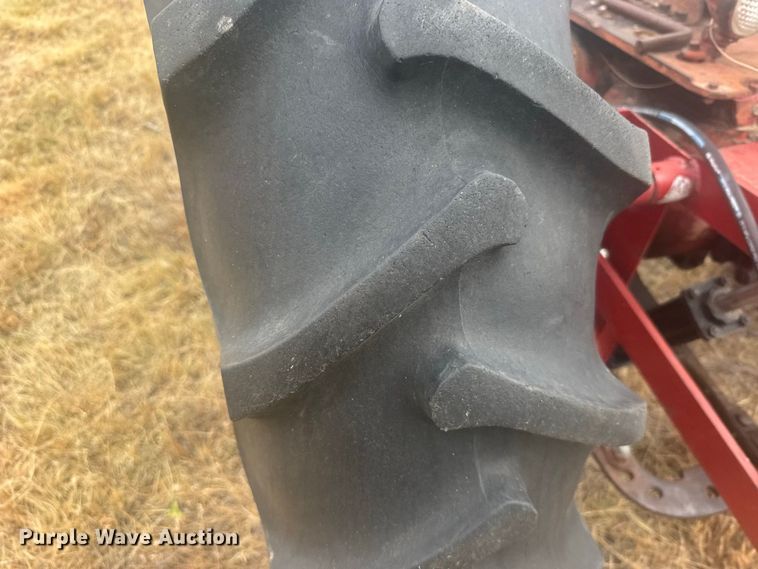 image for item DY3149 1948 International Harvester  Farmall H tractor