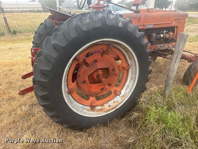 image for item DY3149 1948 International Harvester  Farmall H tractor