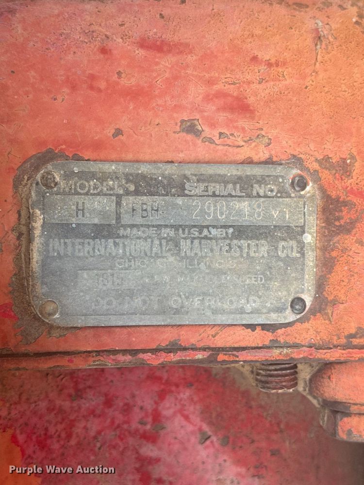 image for item DY3149 1948 International Harvester  Farmall H tractor