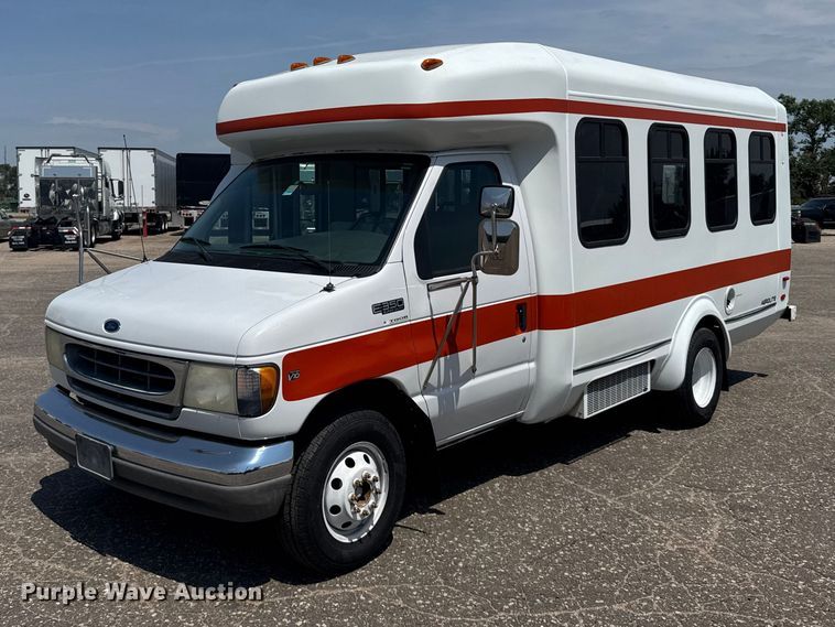 2000 Ford E350 shuttle bus
