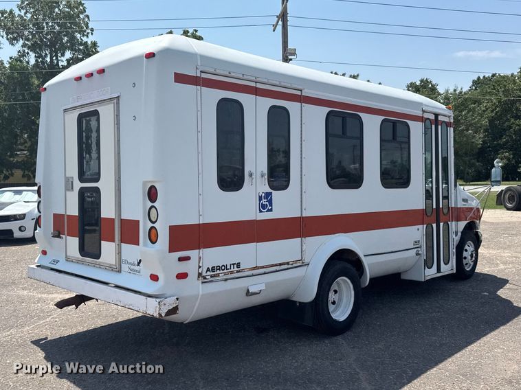 image for item DY3180 2000 Ford E350 shuttle bus