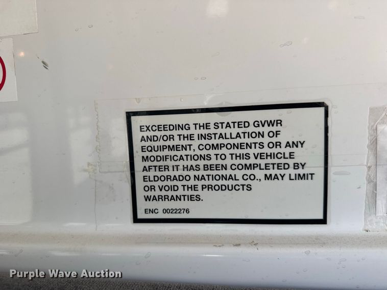 image for item DY3180 2000 Ford E350 shuttle bus