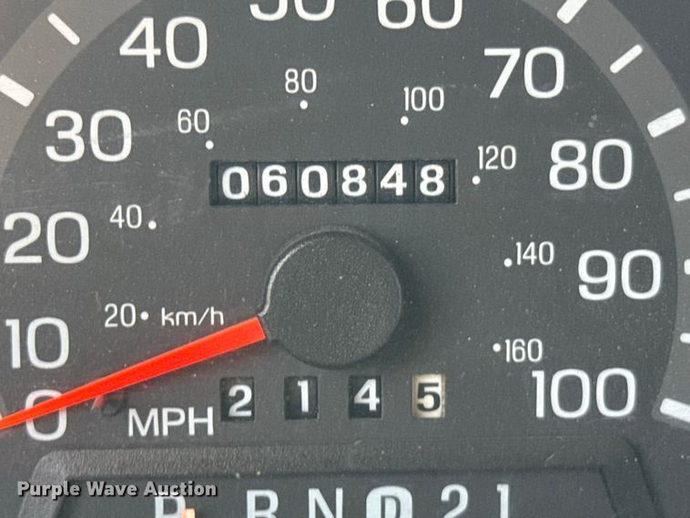 image for item DY3180 2000 Ford E350 shuttle bus