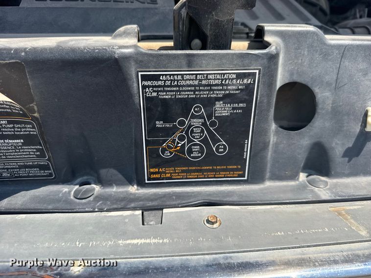 image for item DY3180 2000 Ford E350 shuttle bus