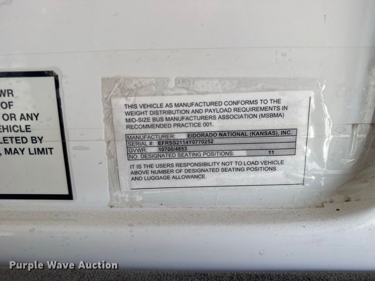 image for item DY3180 2000 Ford E350 shuttle bus