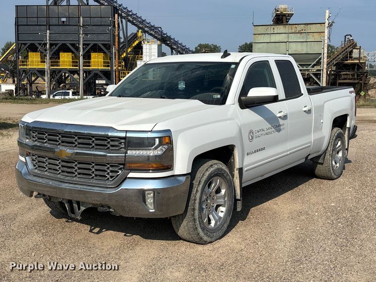 2016 Chevrolet Silverado 1500 Ext. Cab pickup truck