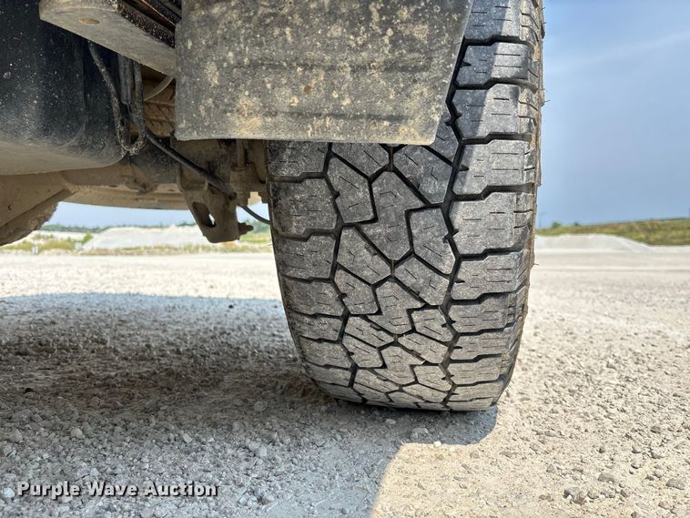 image for item DZ4490 2017 Chevrolet Silverado 1500 pickup truck