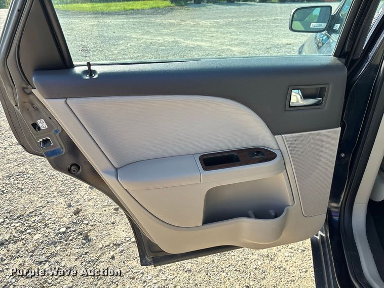 image for item DZ4511 2008 Ford Taurus 