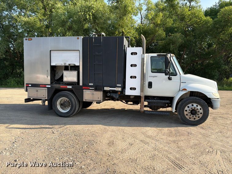 image for item EA0380 2009 International DuraStar 4300 sewer jetter truck