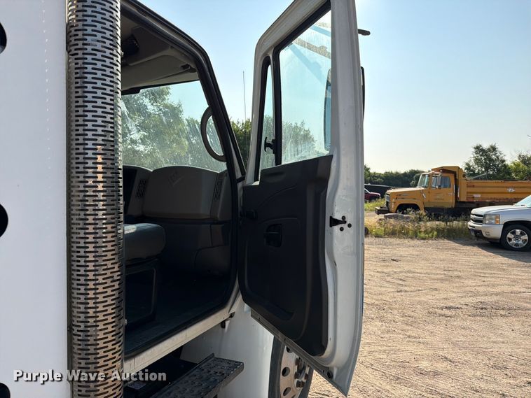 image for item EA0380 2009 International DuraStar 4300 sewer jetter truck