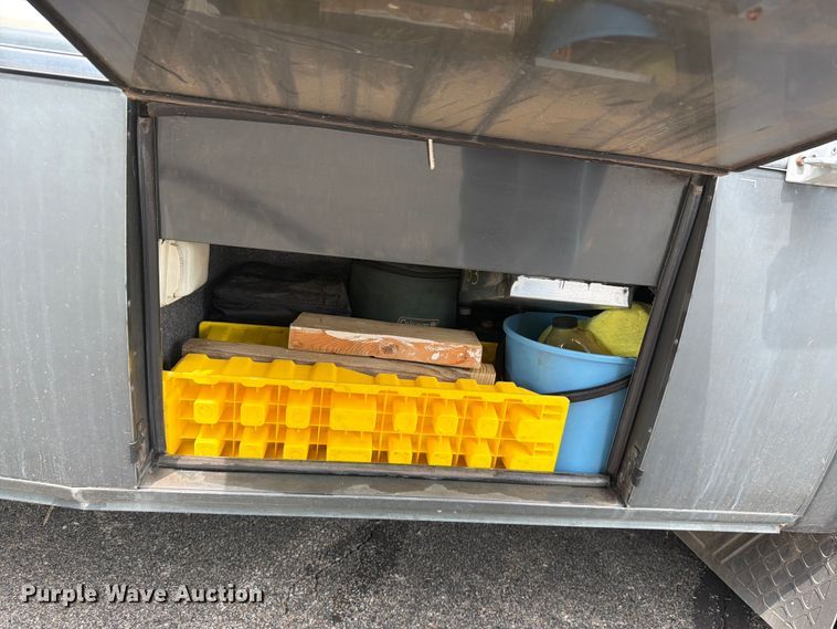 image for item EA4944 1997 Airstream Land Yacht RV