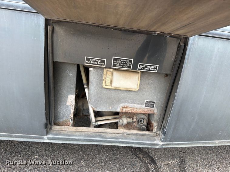 image for item EA4944 1997 Airstream Land Yacht RV