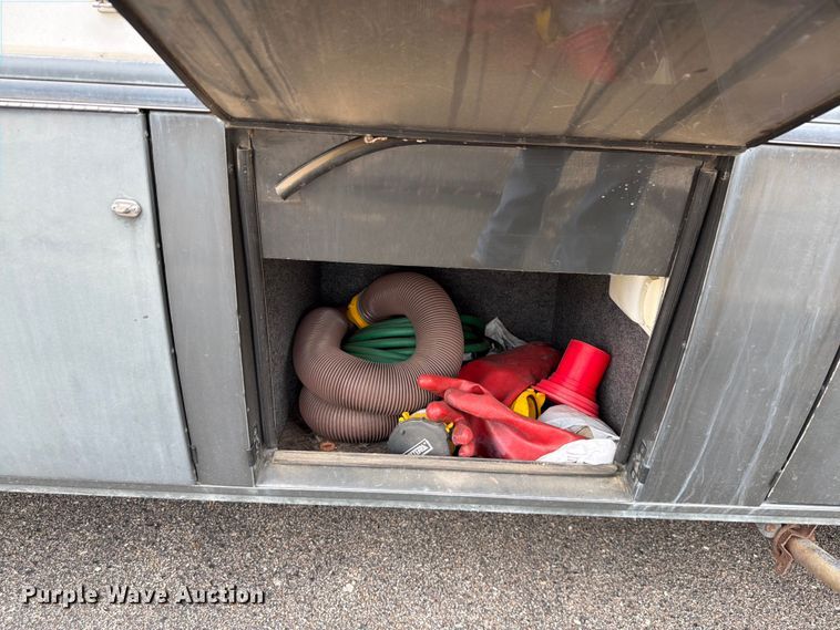 image for item EA4944 1997 Airstream Land Yacht RV